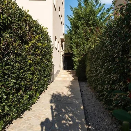 La Prima Olivia Apartment *
